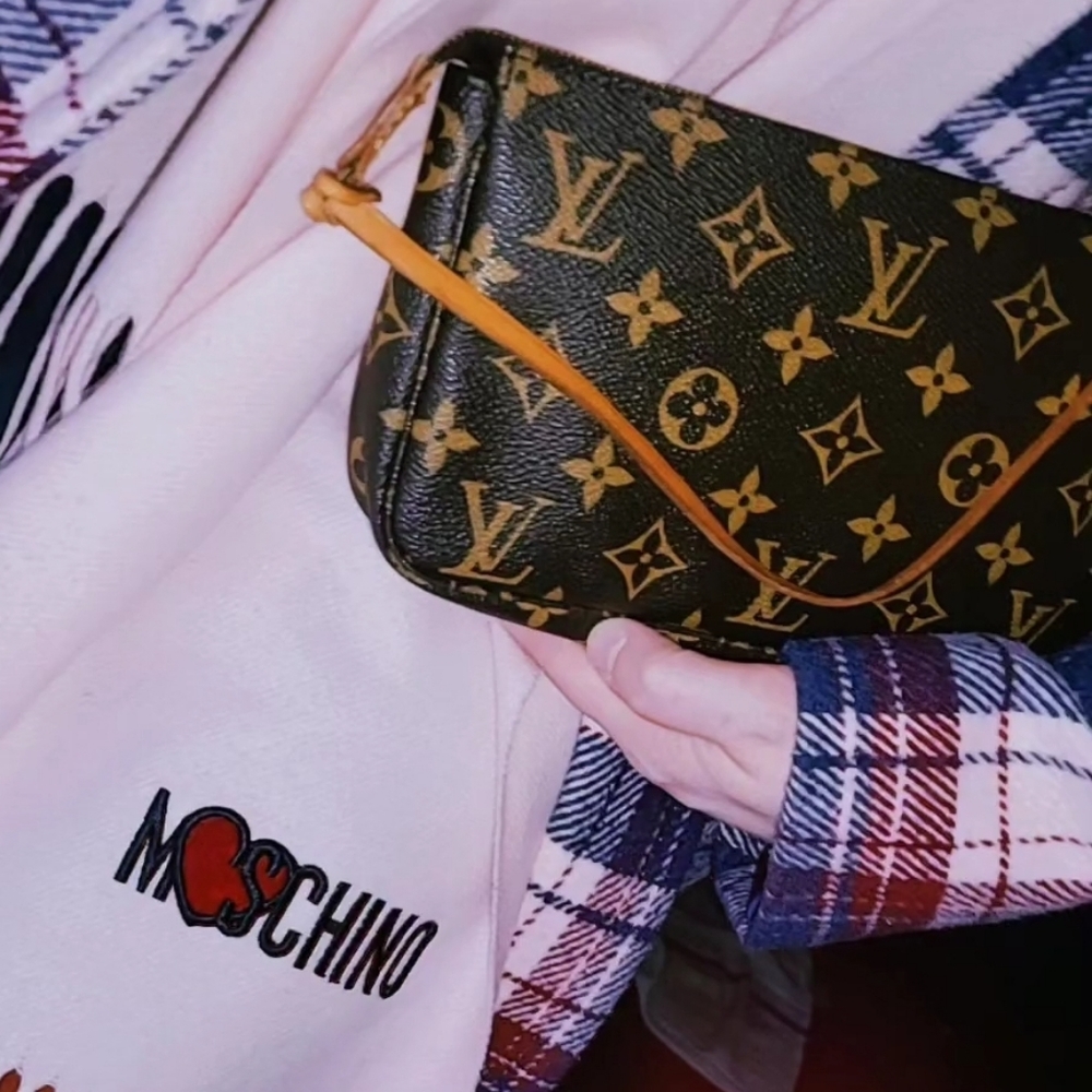 LOUIS VUITTON POCHETTE